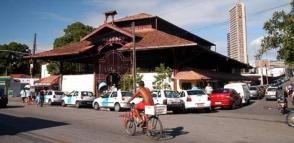 casa amarela mercado.jpg